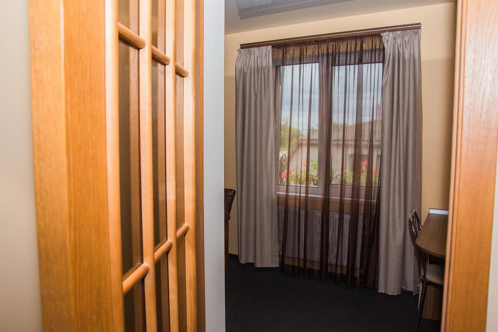 Yuzhniy Dvorik Aparthotel Odessa Ngoại thất bức ảnh