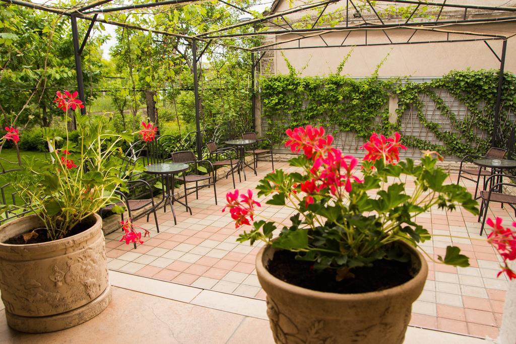 Yuzhniy Dvorik Aparthotel Odessa Ngoại thất bức ảnh