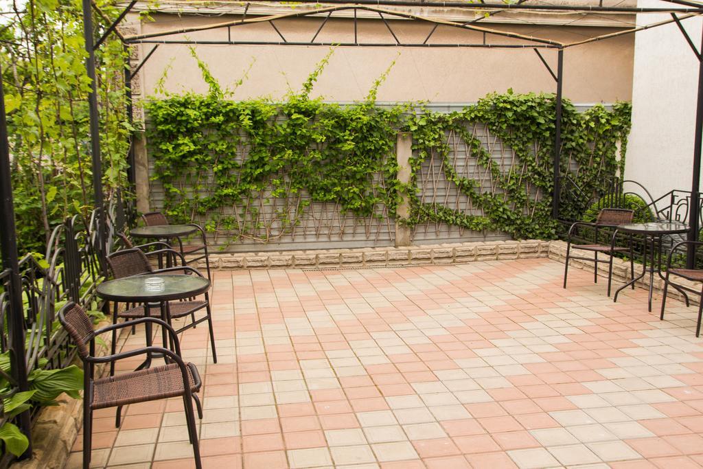 Yuzhniy Dvorik Aparthotel Odessa Ngoại thất bức ảnh