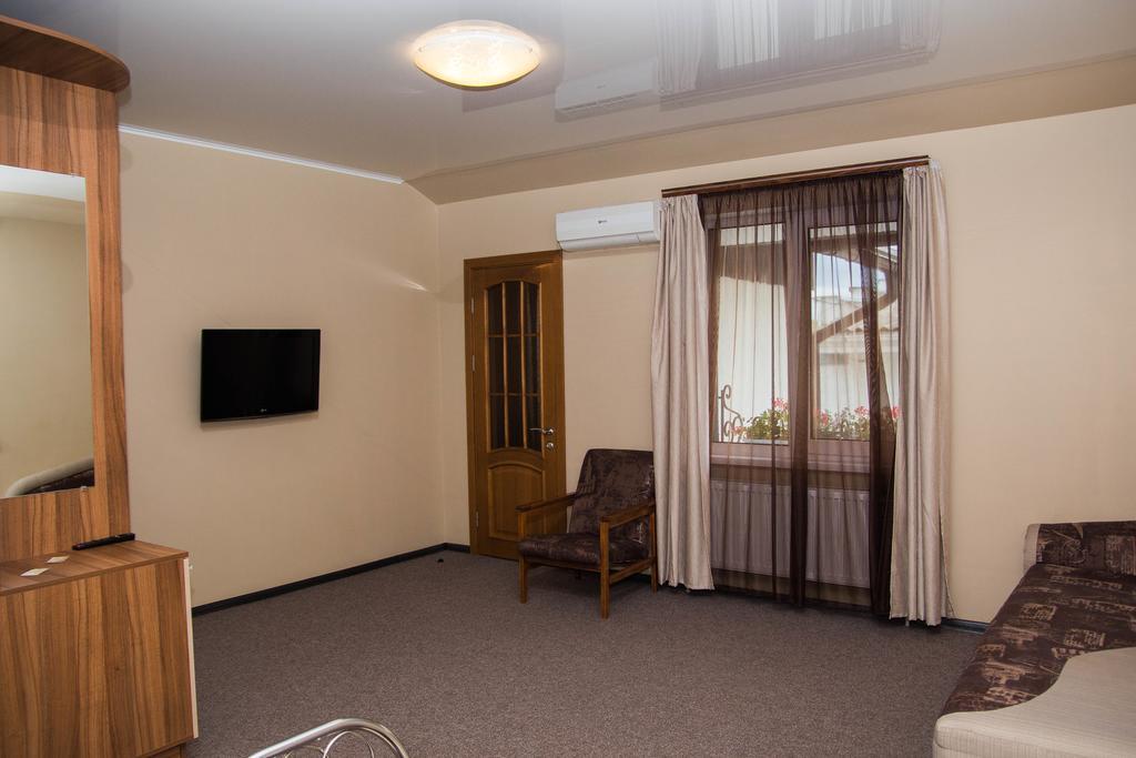 Yuzhniy Dvorik Aparthotel Odessa Ngoại thất bức ảnh