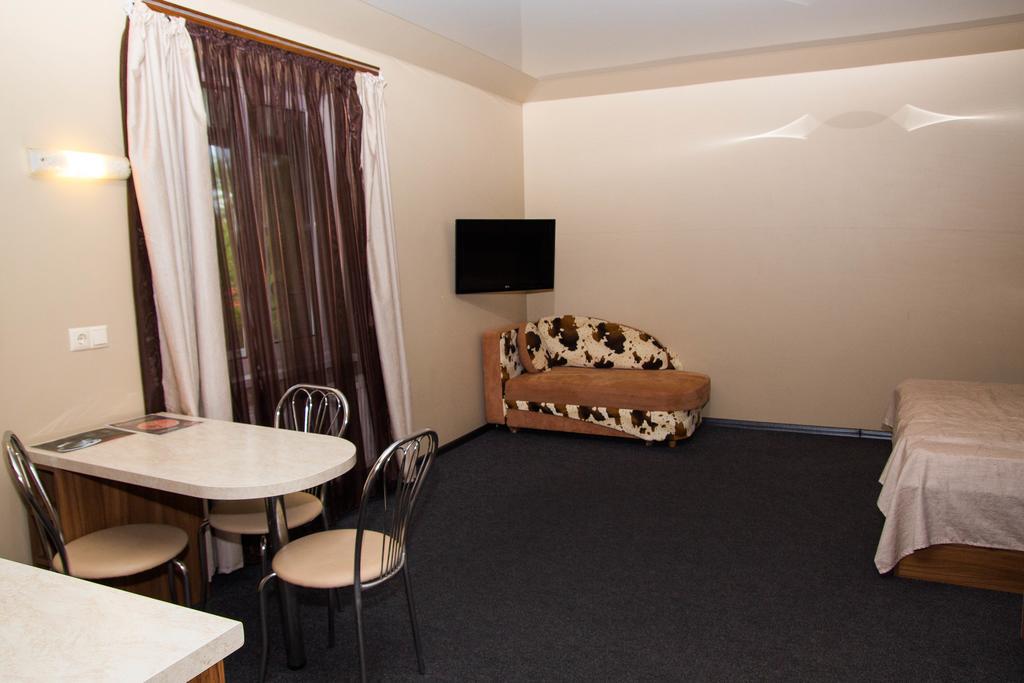 Yuzhniy Dvorik Aparthotel Odessa Ngoại thất bức ảnh