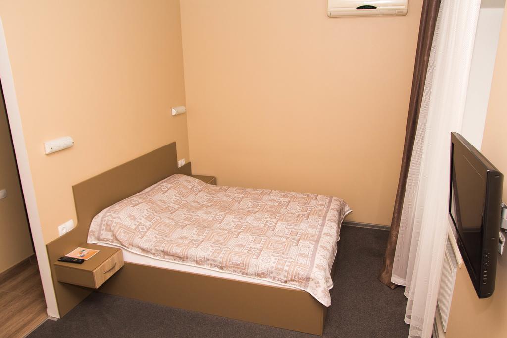 Yuzhniy Dvorik Aparthotel Odessa Ngoại thất bức ảnh