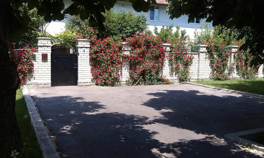 Yuzhniy Dvorik Aparthotel Odessa Ngoại thất bức ảnh